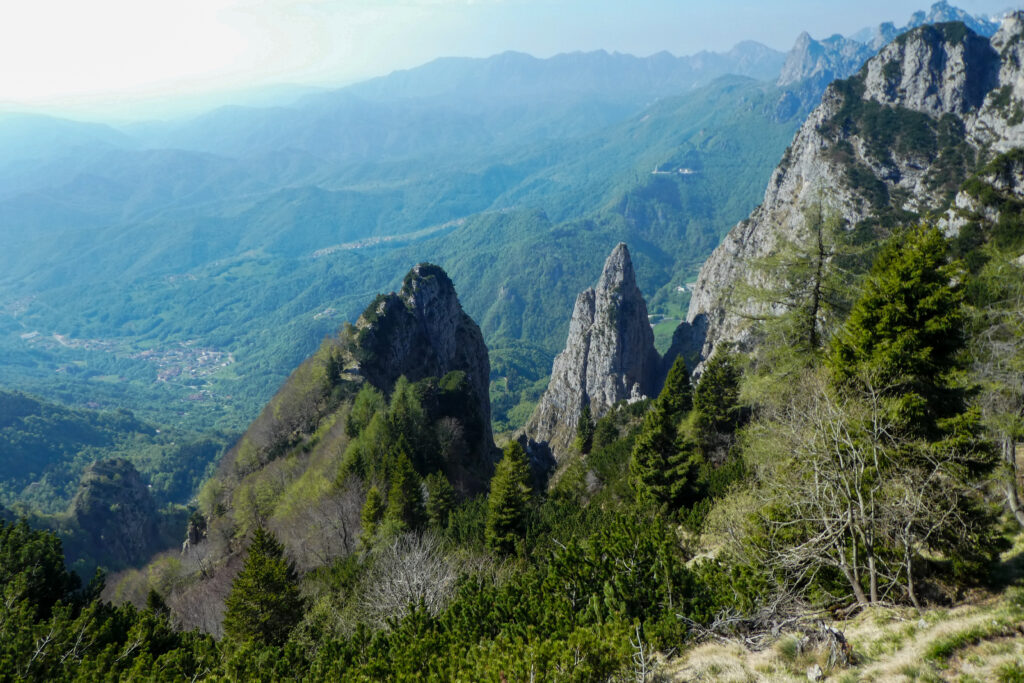 Le bellissime guglie del Monte Pasubio lungo il sentiero della Val Fontana D'oro