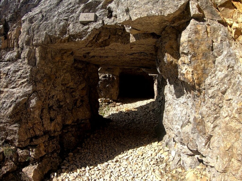 Le gallerie di guerra sul Monte Pasubio, Progetto di alto valore ingenieristico. Sono 52 e furono costruite dai soldati durante la grande guerra sul Monte Pasubio.