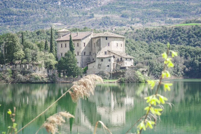 Il castello di Toblino nella Valle dei Laghi