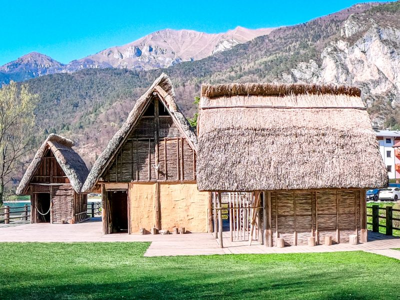 Le Palafitte a Molina di Ledro . Valle di ledro