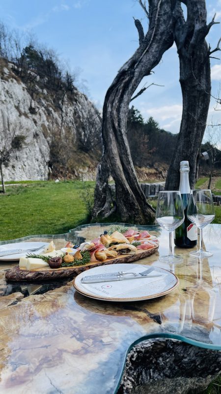 agriturismo la dolce mela immerso nel verde della valle dei laghi, l'aperitivo