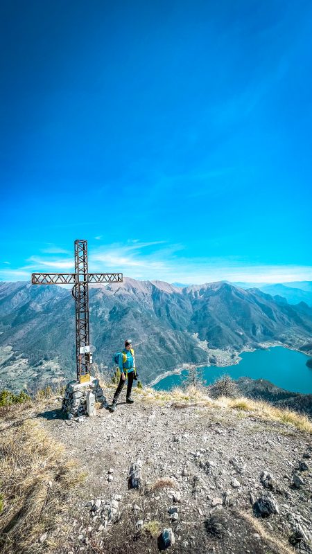 la cima e la visuale dal monte corno--Valle di ledro