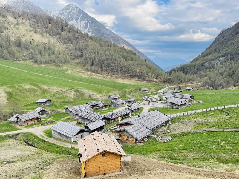 Vista su Malga Fane dalla panchina panoramica