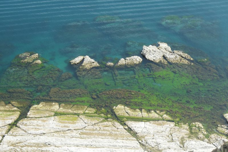 Le vasche romane nella spiaggia della Scalaccia