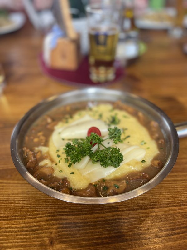 Polenta finferli e formaggio