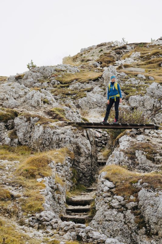 Verso la cima del sass de Stria fra trincee e camminamenti