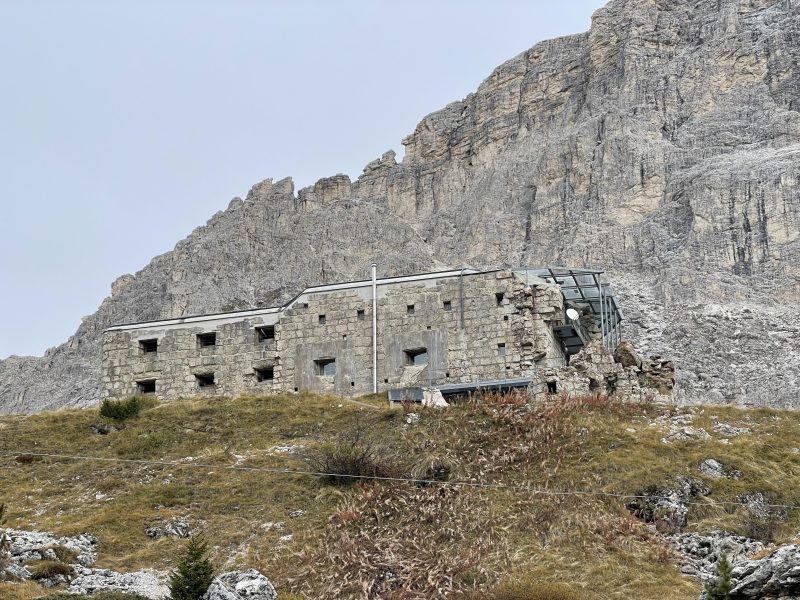 Forte Tre Sassi presso il Sass de Stria