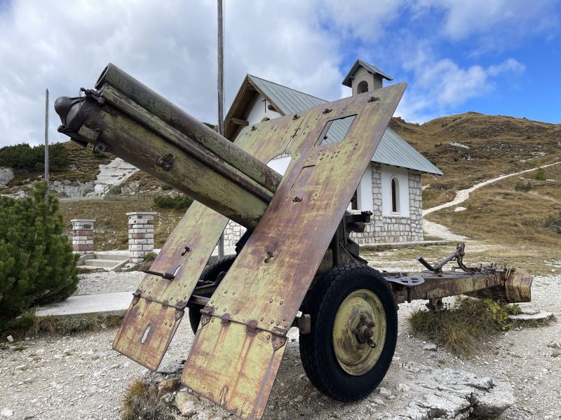 Obice nei pressi del rifugio