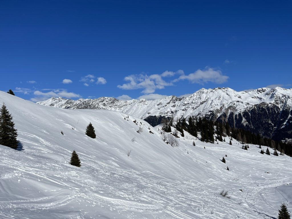 Salendo verso Sasso di Mareta