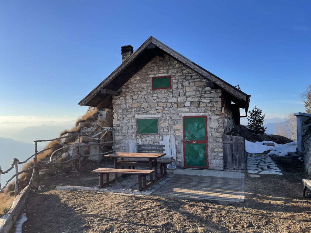 Baita lungo il percorso al Monte ZUgna