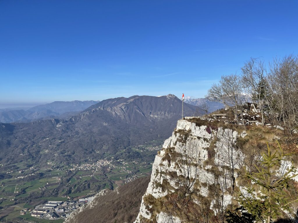 Visuale dalla mulattiera del Monte Cengio