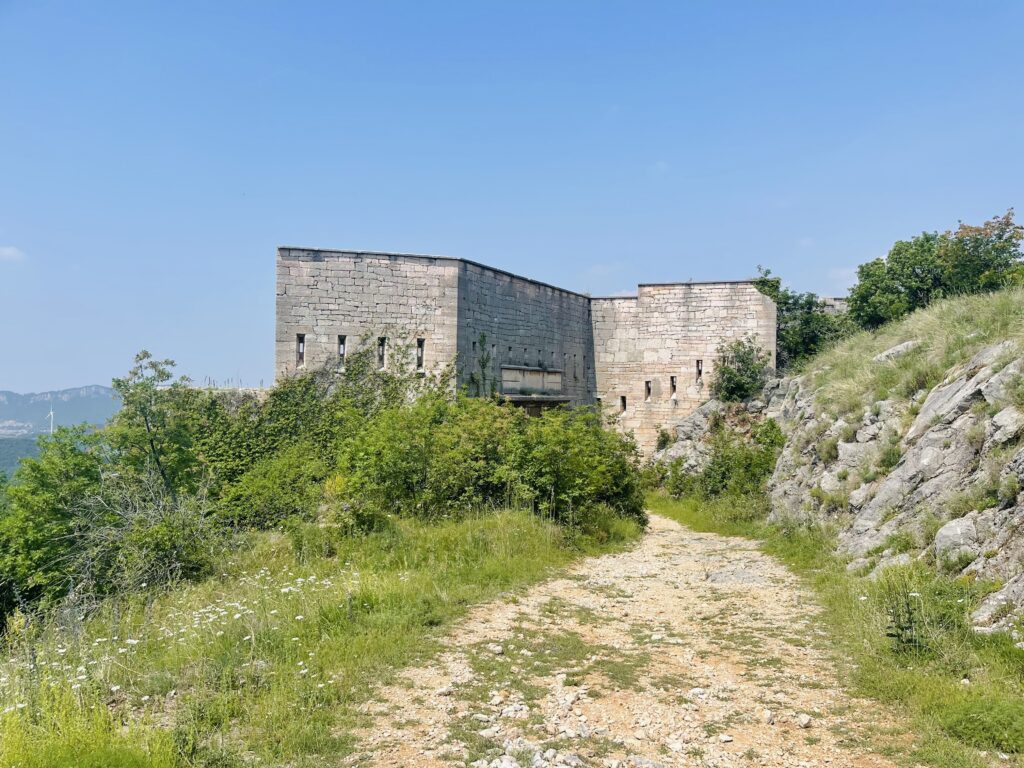 Forte Monte abbandonato