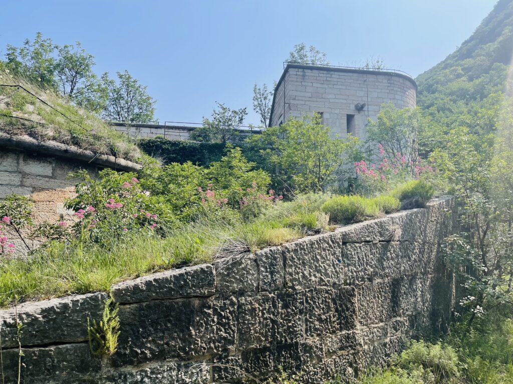 Forte di Ceraino abbandonato e in decadenza