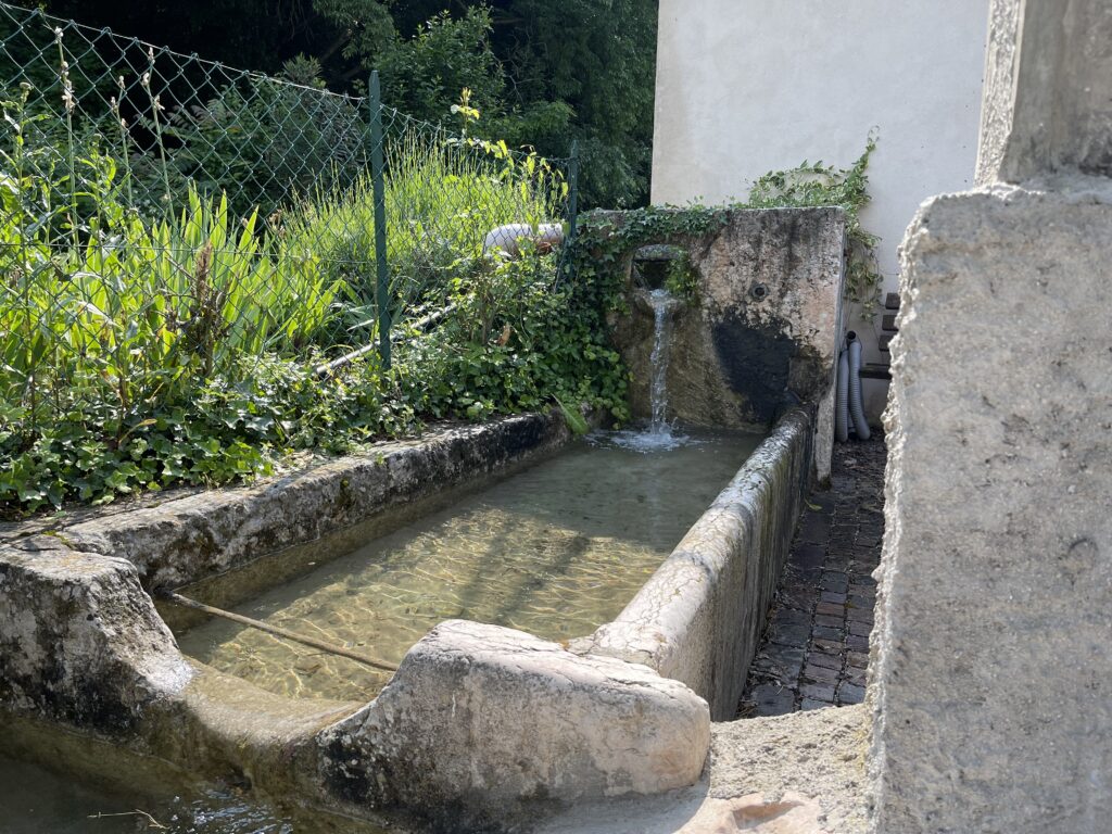 Sosta a Peri, la fontana