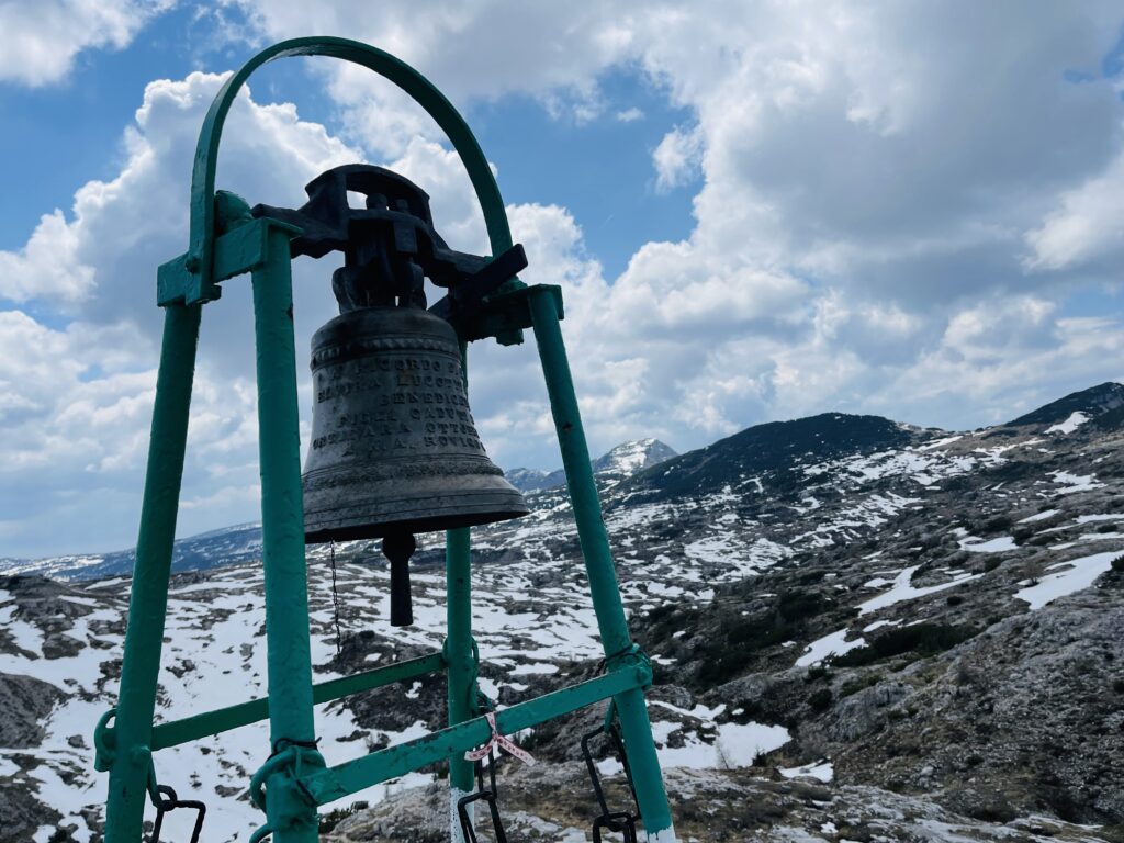 Campana della pace sul Monte Ortigara