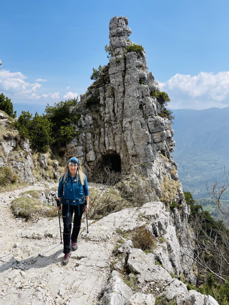 Galleria elicoidale dentro lo sperone roccioso