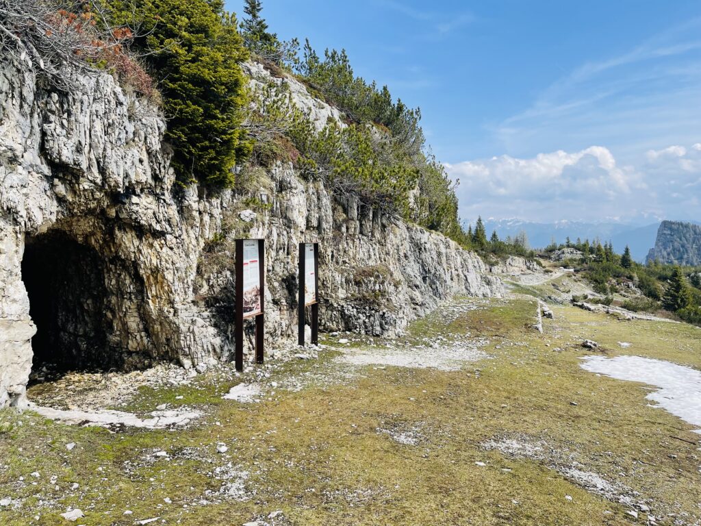 Le gallerie alle pendici della cima