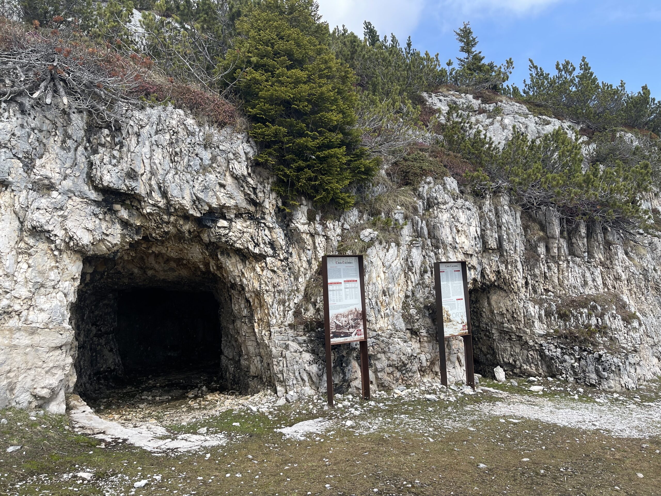 Le gallerie alle pendici della cima della Caldiera
