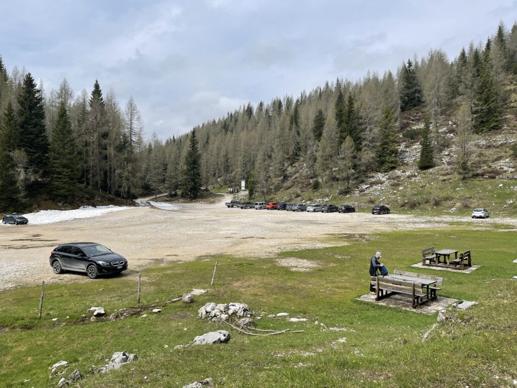 Piazzale Lozze la partenza verso Cima Caldiera