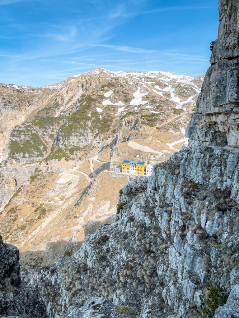 Primi scorci sul Rifugio Papa punto d'arrivo