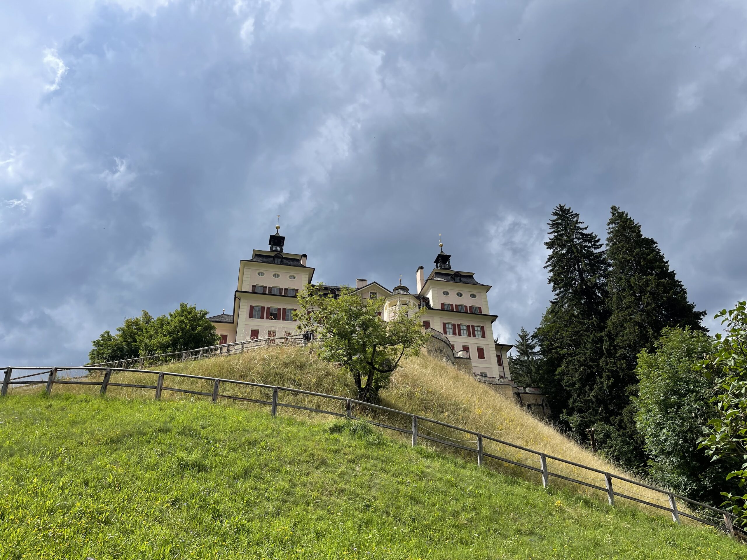 Castello di Mareta, esterno