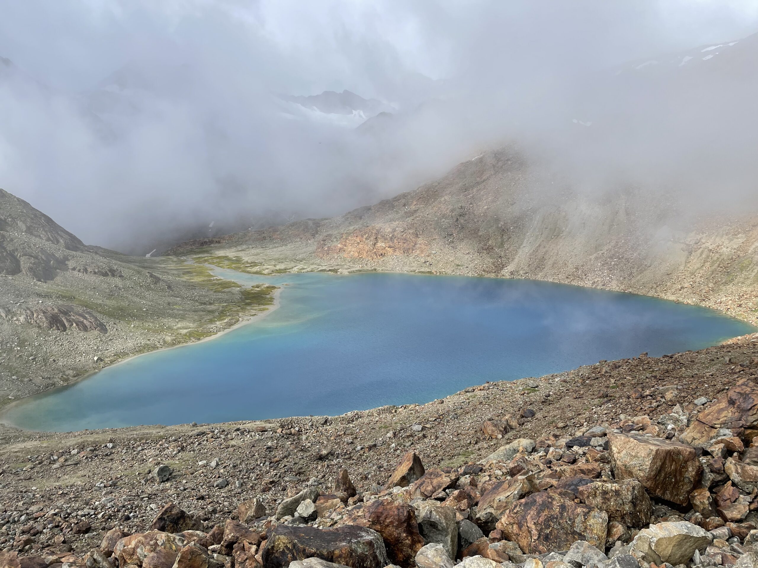 il lago verso il rifugio Bicchiere