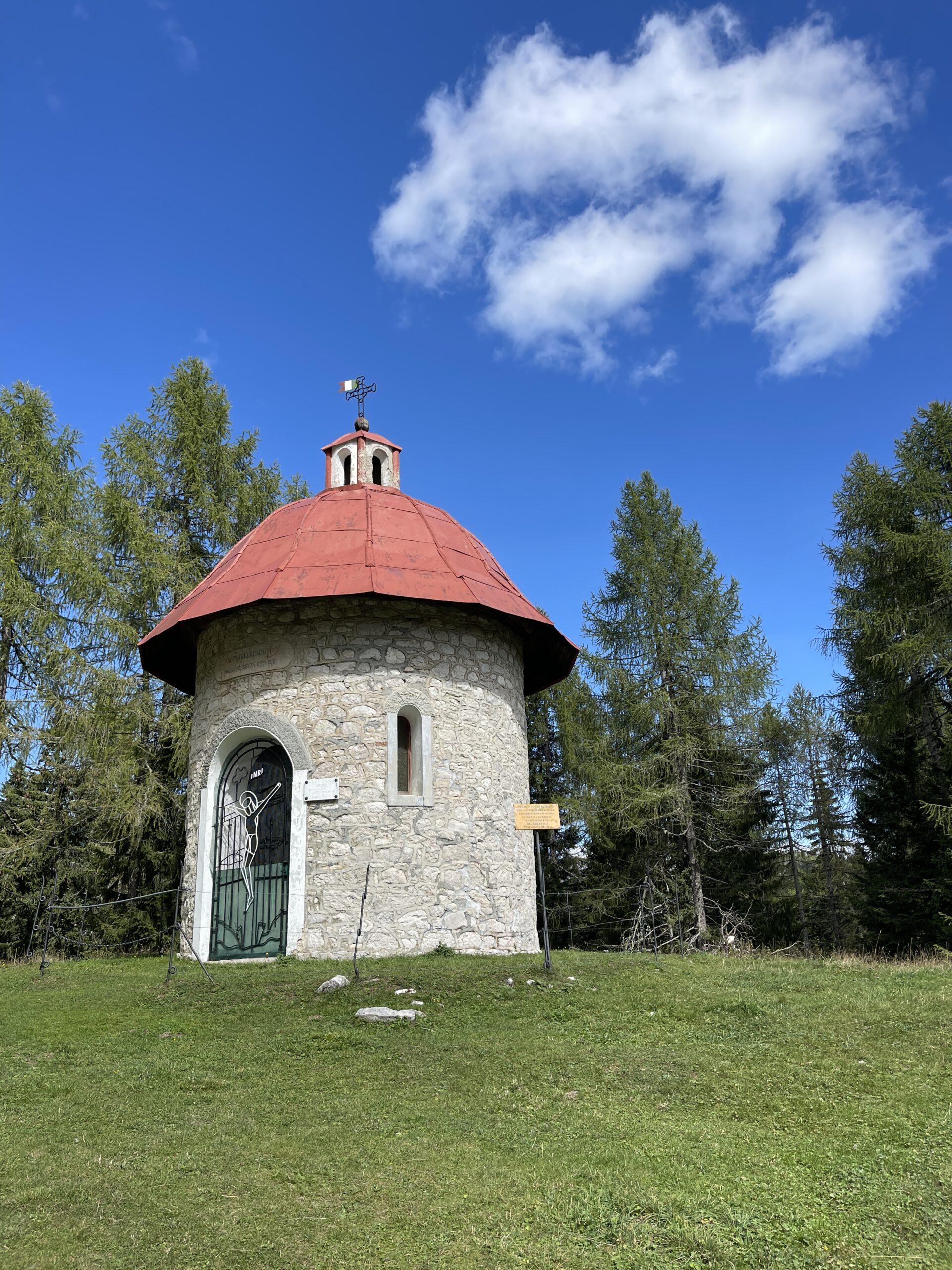 Il Sacello presso Malga Fossetta