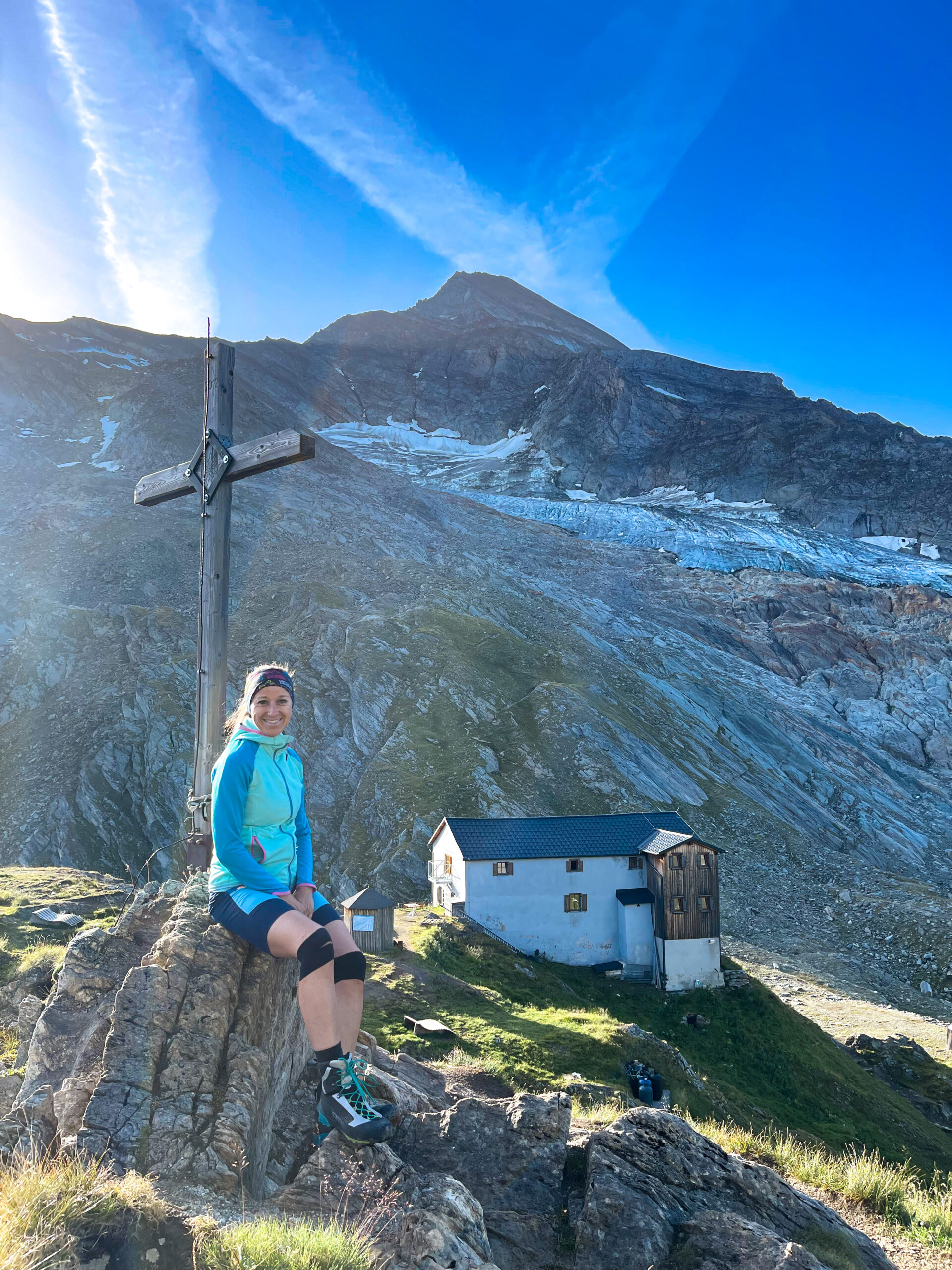 Foto di rito con Il Rifugio Giogo Lungo